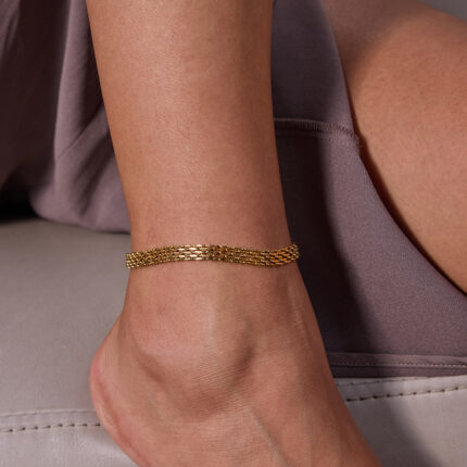 Stainless steel gold ankle chain, no need to take off when bathing. Girls' high-end titanium steel ankle jewelry that doesn't fade.
