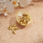 Flower-shaped titanium steel necklace accessory for women, ear decoration, earrings, elegant and high-end feeling, stainless steel. - Image 2