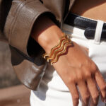 Stainless steel wave bracelet for women, high-end gold bracelet jewelry, titanium steel ornaments