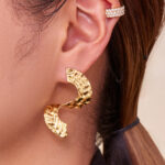 18k real gold hammer-patterned S-shaped twisted geometric stud earrings in an INS style, simple and fashionable copper material