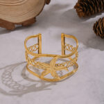 Wide-face exaggerated and individualistic flower-patterned hollowed-out bracelet, a high-end stainless steel waterproof accessory for banquets and parties - Image 2