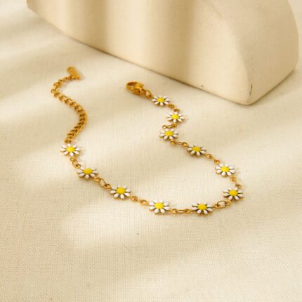 Ins-style small Daisy flower 18K stainless steel plated bracelet, new white flower bracelet accessory for women