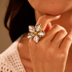 Floral color-blocking stainless steel ring that does not fade, plated with 18K gold, fashionable, light luxury and high-end jewelry