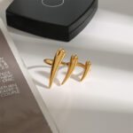 Stainless steel interlocking finger exaggerated ring, high-end, niche ring, titanium steel jewelry - Image 2