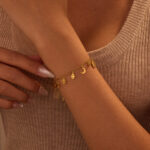 Multi-element pendant bracelet, a fashionable and trendy stainless steel bracelet plated with 18K gold